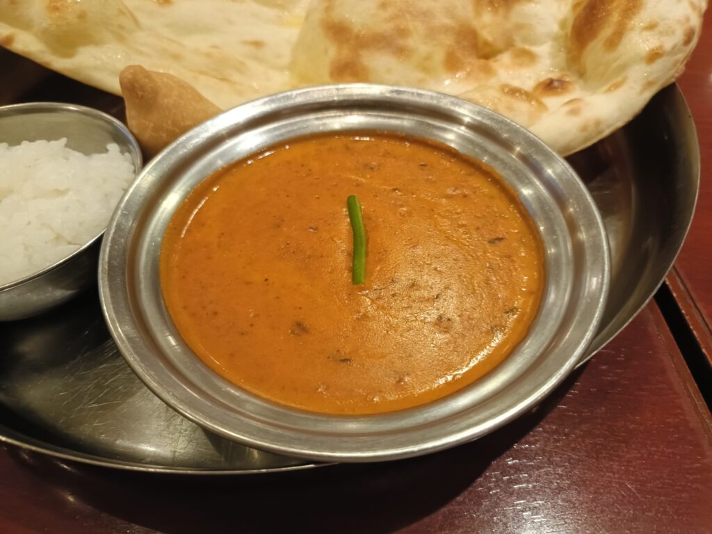 Vegetarian Curry in Nagasaki: Indian Restaurant MILAN at Nagasaki Station Mixed dal curry, served with naan, rice, and a vegetable samosa.